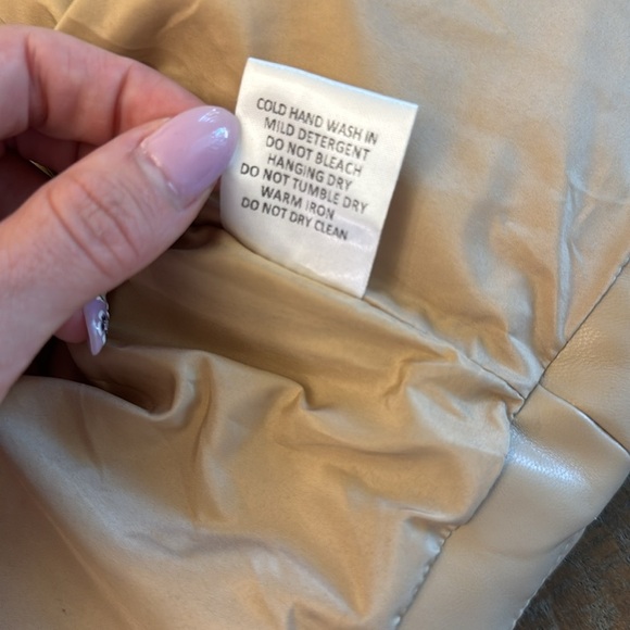 OLIVACEOUS liza faux leather cropped puffer vest in tan - Picture 9 of 11